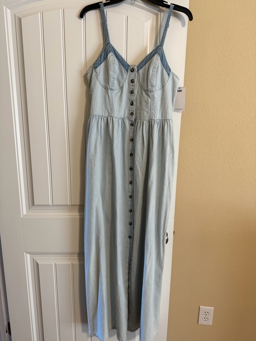 Lee Light Blue and White Striped Button-Front Maxi Dress with pockets. Size M